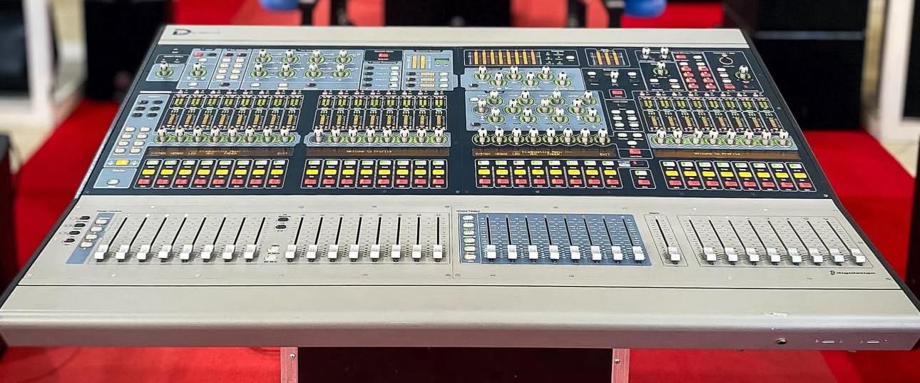 WhatsApp Image 2025-07-28 at 21.52.50_dd7609bf Digidesign VENUE D-Show Profile Mixing Console – Used