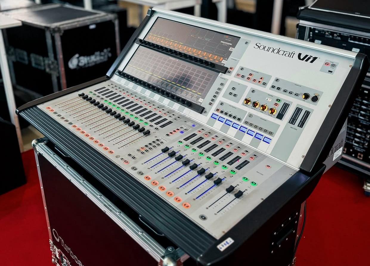 WhatsApp Image 2025-07-28 at 22.18.26_226dde14 Soundcraft Vi1 Digital Mixing Console – Used